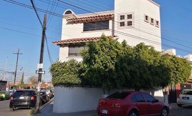 CASA EN VENTA EN CALLE ABIERTA, EN ESQUINA, EN LA COL. VISTA ALEGRE, QUERETARO