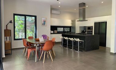 Casa con alberca privada, area de tv, en venta, Selvamar, Playa del carmen.