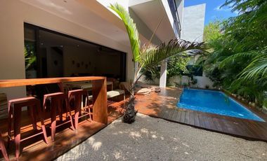 Casa con alberca privada, area de tv, en venta, Selvamar, Playa del carmen.