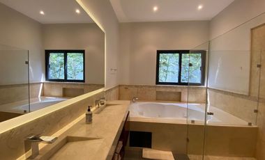 Casa con alberca privada, area de tv, en venta, Selvamar, Playa del carmen.