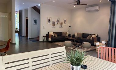 Casa con alberca privada, area de tv, en venta, Selvamar, Playa del carmen.