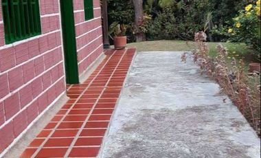 VENDO HERMOSA FINCA A 12 MINUTOS DESDE LA DOBLE CALZADA EN BARBOSA ANTIOQUIA.