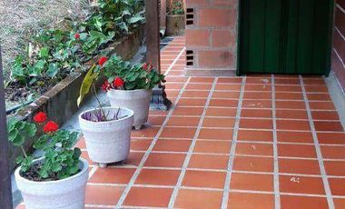 VENDO HERMOSA FINCA A 12 MINUTOS DESDE LA DOBLE CALZADA EN BARBOSA ANTIOQUIA.