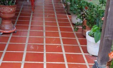 VENDO HERMOSA FINCA A 12 MINUTOS DESDE LA DOBLE CALZADA EN BARBOSA ANTIOQUIA.