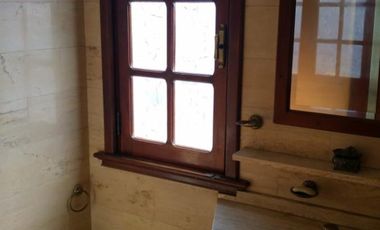 Chalet con más de 6 ambientes a 50 metros de Av. H. Yrigoyen- Burzaco