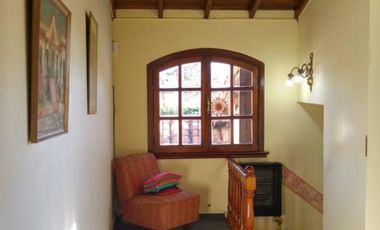 Chalet con más de 6 ambientes a 50 metros de Av. H. Yrigoyen- Burzaco
