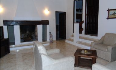 SE VENDE CASA EN CABALANGO 3 DORMITORIOS ( EXELENTE INMUEBLE)
