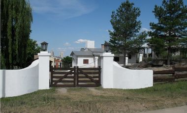 SE VENDE CASA EN CABALANGO 3 DORMITORIOS ( EXELENTE INMUEBLE)