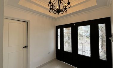 COSTA DE ORO, Casa en VENTA con recamara en PB, alberca, 4 recamaras, estancia de TV