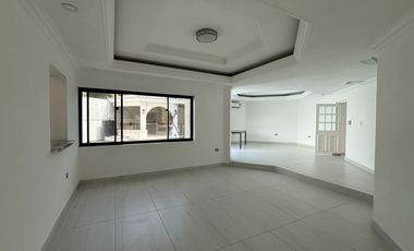 COSTA DE ORO, Casa en VENTA con recamara en PB, alberca, 4 recamaras, estancia de TV