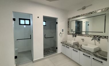 COSTA DE ORO, Casa en VENTA con recamara en PB, alberca, 4 recamaras, estancia de TV