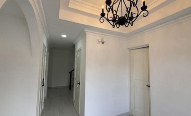 COSTA DE ORO, Casa en VENTA con recamara en PB, alberca, 4 recamaras, estancia de TV