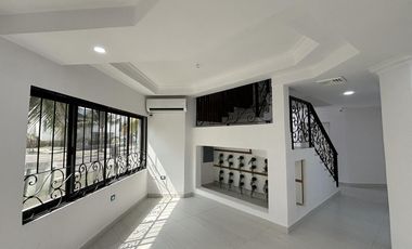 COSTA DE ORO, Casa en VENTA con recamara en PB, alberca, 4 recamaras, estancia de TV
