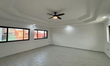 COSTA DE ORO, Casa en VENTA con recamara en PB, alberca, 4 recamaras, estancia de TV