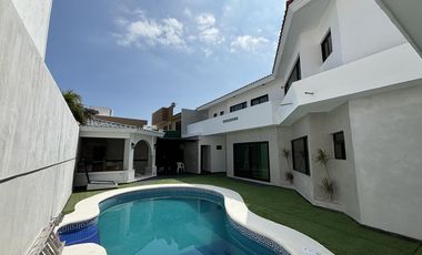 COSTA DE ORO, Casa en VENTA con recamara en PB, alberca, 4 recamaras, estancia de TV