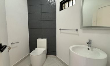 COSTA DE ORO, Casa en VENTA con recamara en PB, alberca, 4 recamaras, estancia de TV