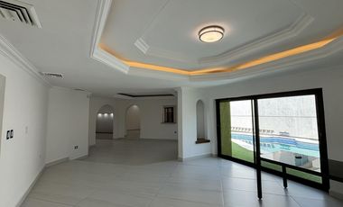 COSTA DE ORO, Casa en VENTA con recamara en PB, alberca, 4 recamaras, estancia de TV
