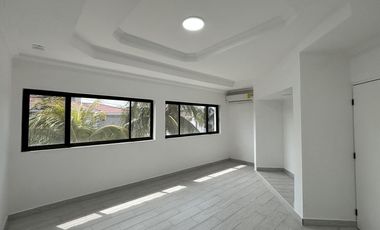 COSTA DE ORO, Casa en VENTA con recamara en PB, alberca, 4 recamaras, estancia de TV