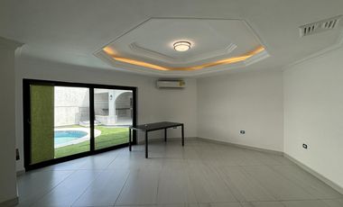 COSTA DE ORO, Casa en VENTA con recamara en PB, alberca, 4 recamaras, estancia de TV