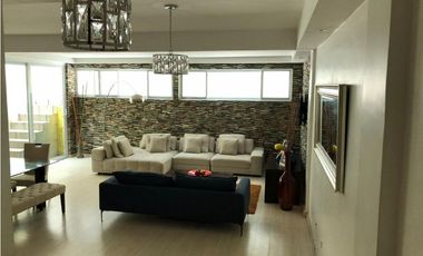 SE VENDE HERMOSA CASA EN ALTOS DE PANAM $260,000