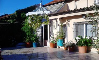 Chalet en Venta Haedo / Moron (A025 2856)