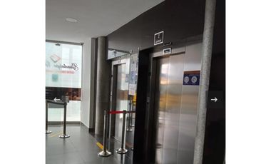 SE VENDE EXCELENTE OFICINA DE NEGOCIOS EN GUADALUPE PLAZA