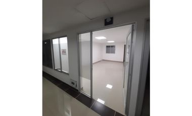 SE VENDE EXCELENTE OFICINA DE NEGOCIOS EN GUADALUPE PLAZA