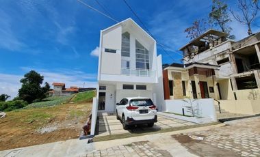 Rumah 2 Lantai Kota Bandung Dekat Exit Toll Pasteur
