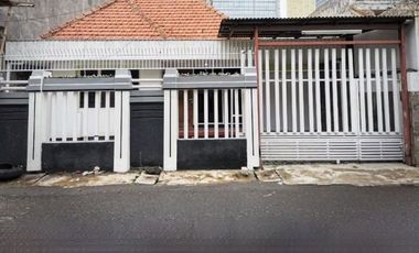 Rumah Bagus di Jalan Anggrek, Selangkah ke Simpang Lima Semarang, Pusat Kota