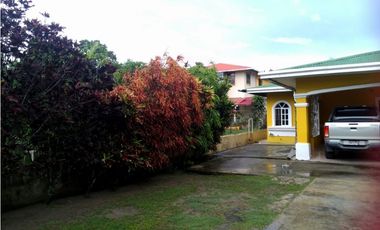 Se vende acogedora casa con piscina en Penonomé desde $275,000