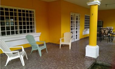 Se vende acogedora casa con piscina en Penonomé desde $275,000