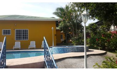 Se vende acogedora casa con piscina en Penonomé desde $275,000