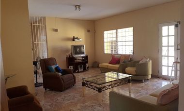 Se vende acogedora casa con piscina en Penonomé desde $275,000