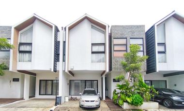 Rumah 5 Kamar Tidur Siap KPR 19 Menit ke Pamulang Square J-39141