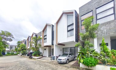 Rumah 5 Kamar Tidur Siap KPR 19 Menit ke Pamulang Square J-39141