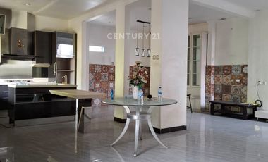 Rumah Hook Semi Furnish Cluster Alamanda Di JGC Jakarta Timur