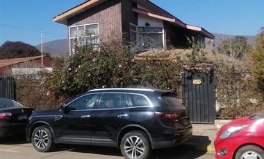 Casa en Venta en Gran casa central de 960 m2 de terreno y 125 m2 construidos, 3 baños , 3 dormitorios, ideal para inversionistas , sector Los Paltos