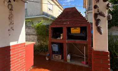 Casa con amplio lote , Santa teresita, excelente ubicacion!