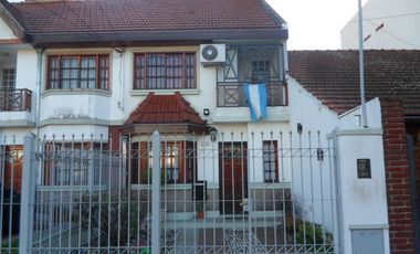 Duplex en Venta Villa Sarmiento / Moron (A120 3060)