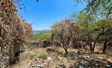 Terreno en Tequesquitengo con Vista al Lago
