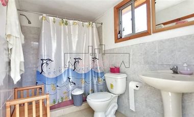 Casa en venta de 6 dorm. en Curacaví