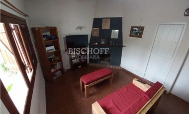 CASA + DÚPLEX EN PLENO CENTRO – IDEAL INVERSIÓN / USO MULTIFAMILIAR