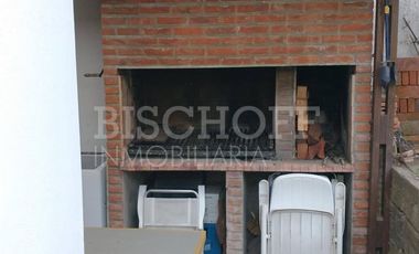 CASA + DÚPLEX EN PLENO CENTRO – IDEAL INVERSIÓN / USO MULTIFAMILIAR