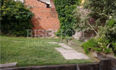 CASA + DÚPLEX EN PLENO CENTRO – IDEAL INVERSIÓN / USO MULTIFAMILIAR