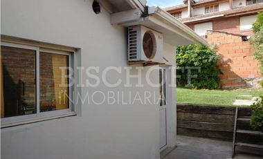 CASA + DÚPLEX EN PLENO CENTRO – IDEAL INVERSIÓN / USO MULTIFAMILIAR