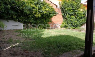 CASA + DÚPLEX EN PLENO CENTRO – IDEAL INVERSIÓN / USO MULTIFAMILIAR