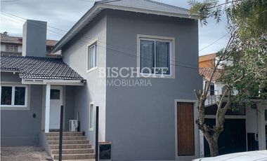 CASA + DÚPLEX EN PLENO CENTRO – IDEAL INVERSIÓN / USO MULTIFAMILIAR