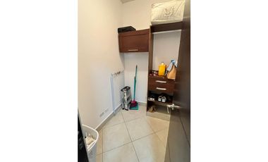 SE ALQUILA APARTAMENTO EN CLAYTON