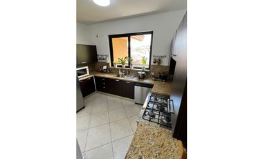 SE ALQUILA APARTAMENTO EN CLAYTON