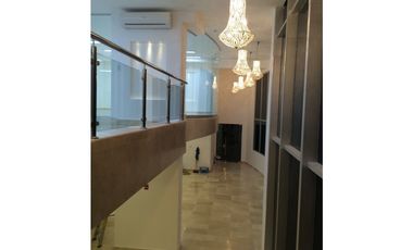 Se alquila lujosa oficina con o sin muebles Punta Pacifica